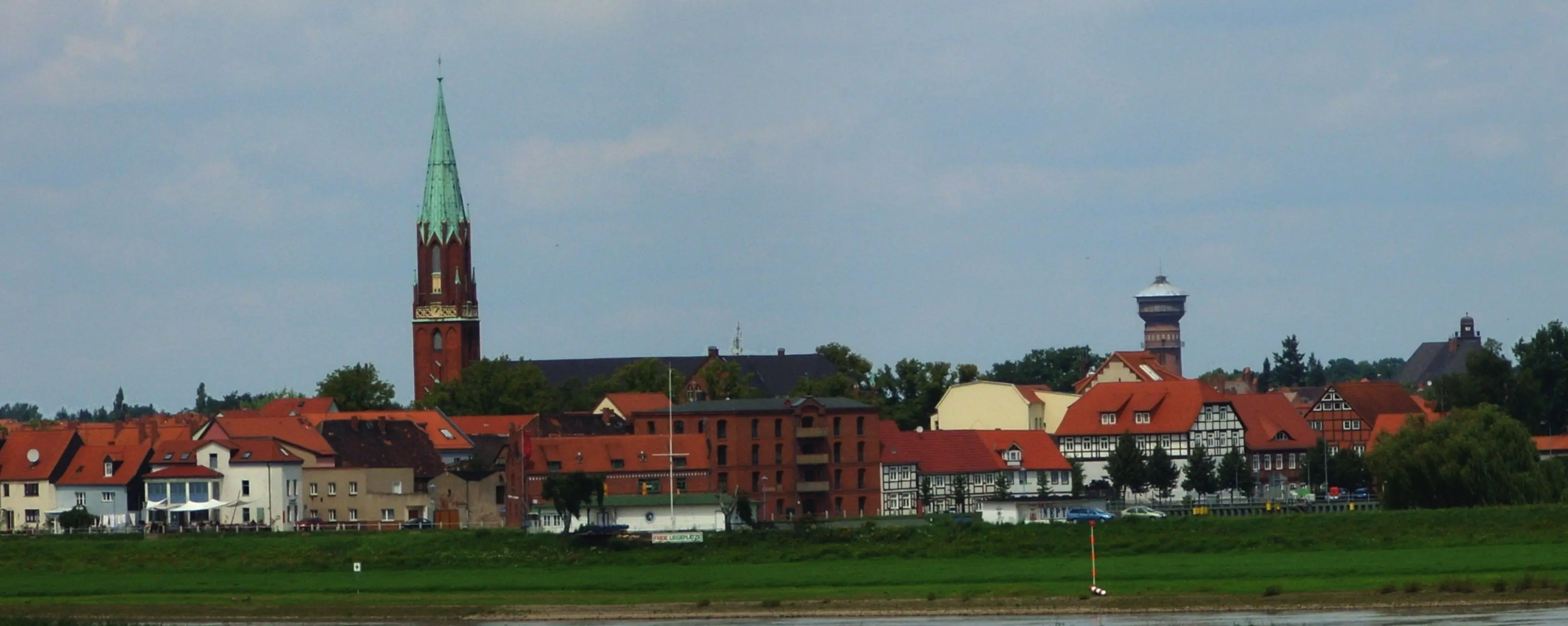 Panoramablick auf die Stadt Wittenberge an der Elbe